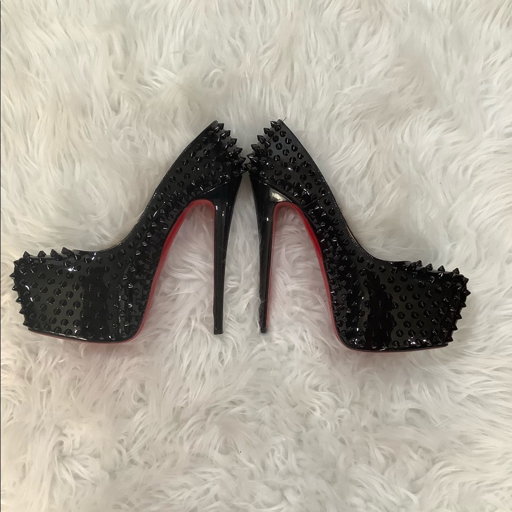 CHRISTIAN LOUBOUTIN DAFFODILE 🌼